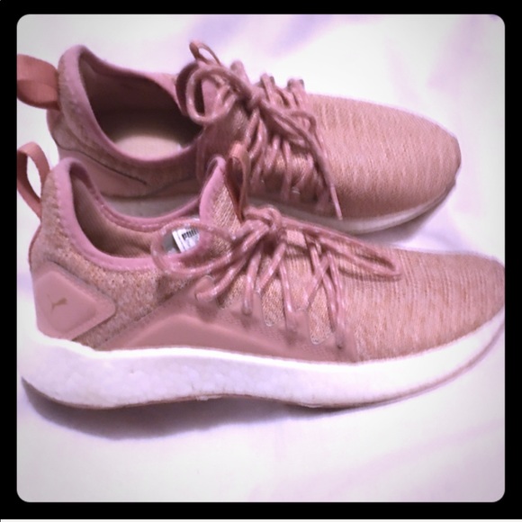 Puma 🐆 soft foam pink sneakers 👟 - Picture 3 of 8